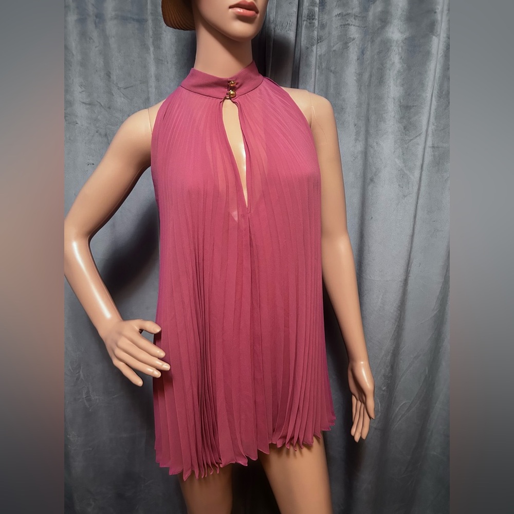🔥FLASH SALE $279🔥 *NWT* Rare Gucci pleated silk sleeveless blouse
